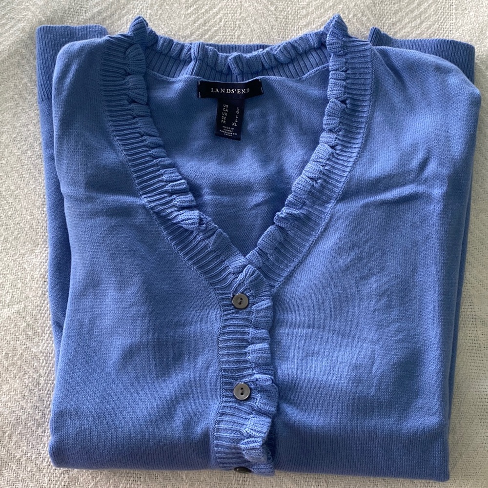 Land’s End L Periwinkle Blue Ruffle Collar 3/4 sleeve Button front excellent
